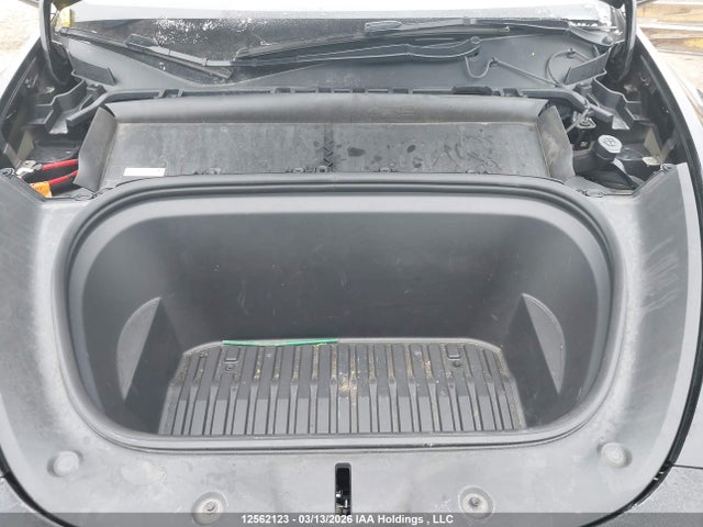2022 Tesla Model Y Long Range მანქანა იყიდება აუქციონზე, vin: 7SAYGDEE6NF548686, აუქციონის ნომერი: 12562123