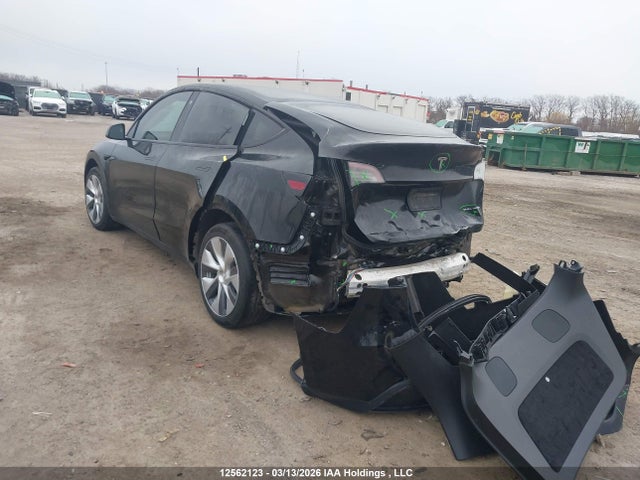 2022 Tesla Model Y Long Range მანქანა იყიდება აუქციონზე, vin: 7SAYGDEE6NF548686, აუქციონის ნომერი: 12562123