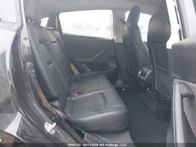 2022 Tesla Model Y Long Range მანქანა იყიდება აუქციონზე, vin: 7SAYGDEE6NF548686, აუქციონის ნომერი: 12562123