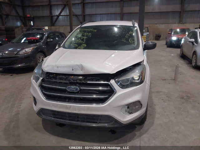 2017 Ford Escape Se მანქანა იყიდება აუქციონზე, vin: 1FMCU9GD1HUC56890, აუქციონის ნომერი: 12562203