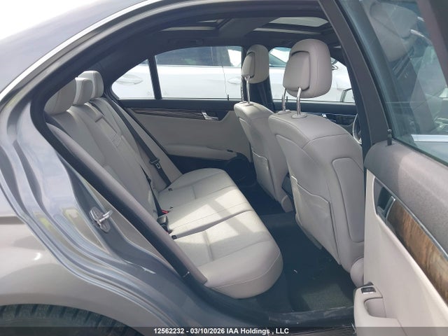 2010 Mercedes-benz C-class მანქანა იყიდება აუქციონზე, vin: WDDGF8HB4AF508087, აუქციონის ნომერი: 12562232