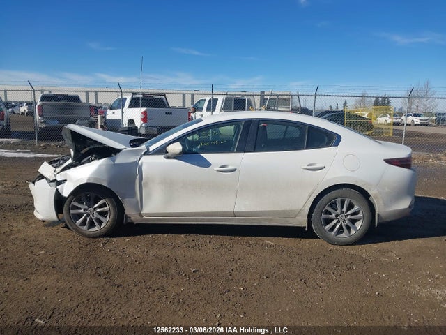 2020 Mazda 3 მანქანა იყიდება აუქციონზე, vin: JM1BPAB72L1175790, აუქციონის ნომერი: 12562233