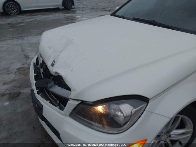 12562248 :رقم المزاد ، WDDGF8FB1CA698918 vin ، 2012 Mercedes-benz C 250 4matic مزاد بيع