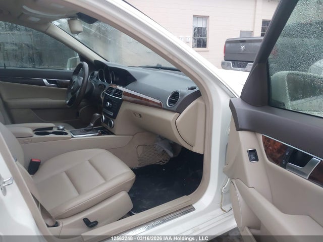 12562248 :رقم المزاد ، WDDGF8FB1CA698918 vin ، 2012 Mercedes-benz C 250 4matic مزاد بيع