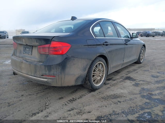 WBA8A3C33HK692629 BMW 320i Xdrive