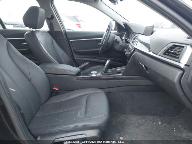 WBA8A3C33HK692629 BMW 320i Xdrive