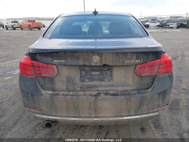 WBA8A3C33HK692629 BMW 320i Xdrive