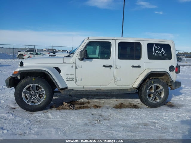 1C4HJXEG0JW326135 Jeep Wrangler Unlimited Sahara