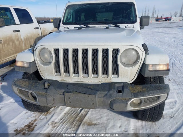 1C4HJXEG0JW326135 Jeep Wrangler Unlimited Sahara