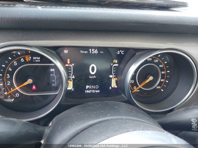 1C4HJXEG0JW326135 Jeep Wrangler Unlimited Sahara