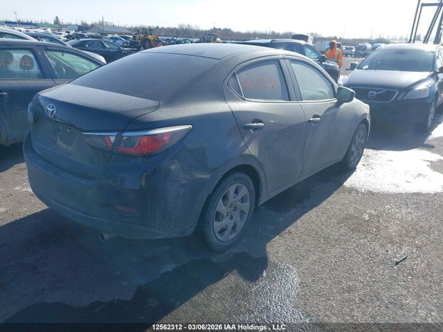 3MYDLBYV8GY114821 Toyota Yaris