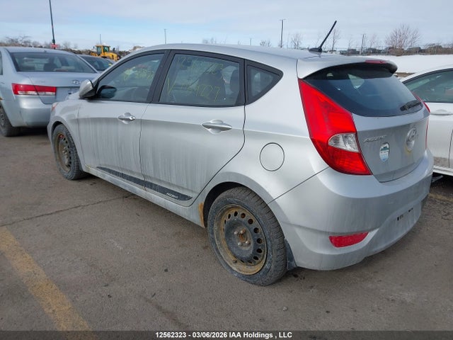 12562323 :رقم المزاد ، KMHCU5AE4DU069227 vin ، 2013 Hyundai Accent مزاد بيع