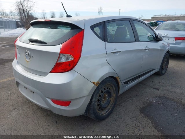 12562323 :رقم المزاد ، KMHCU5AE4DU069227 vin ، 2013 Hyundai Accent مزاد بيع