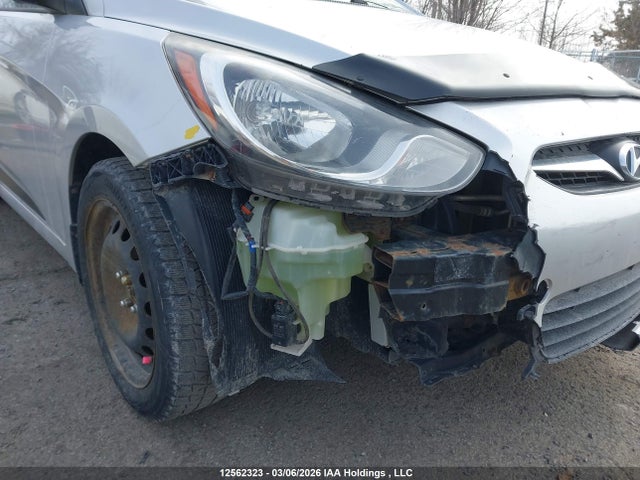 12562323 :رقم المزاد ، KMHCU5AE4DU069227 vin ، 2013 Hyundai Accent مزاد بيع