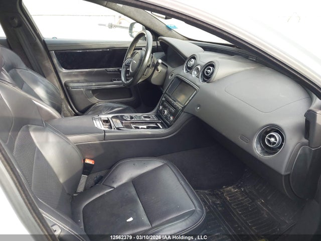 12562379 :رقم المزاد ، SAJXJ1CD7F8V84215 vin ، 2015 Jaguar Xj مزاد بيع