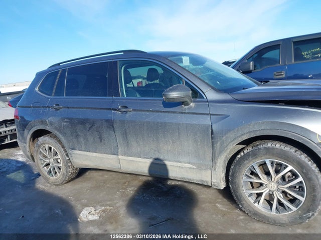 3VV2B7AX5MM038898 Volkswagen Tiguan Se/se R-line Black/sel