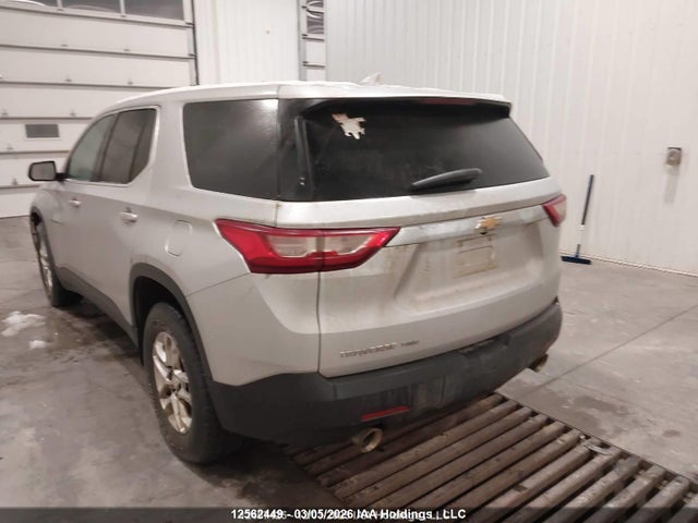 Chevrolet Traverse Ls 2018 1GNEVFKW0JJ239417 Image 2