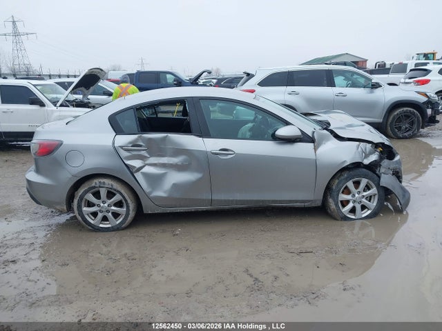 12562450 :رقم المزاد ، JM1BL1UF4B1435086 vin ، 2011 Mazda Mazda3 Gx مزاد بيع