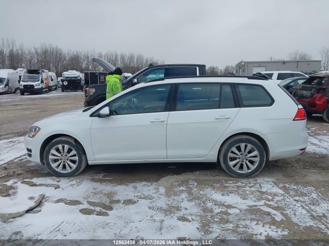 3VWA17AU2GM517381 Volkswagen Golf Sportwagen S