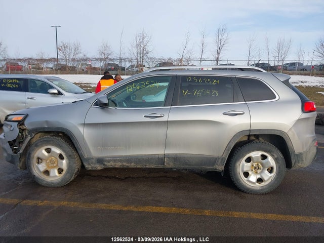 12562524 :رقم المزاد ، 1C4PJMCS7FW765423 vin ، 2015 Jeep Cherokee Latitude مزاد بيع