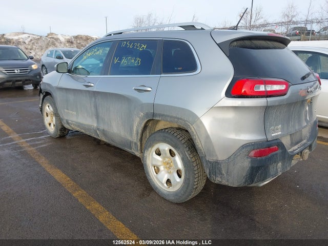 12562524 :رقم المزاد ، 1C4PJMCS7FW765423 vin ، 2015 Jeep Cherokee Latitude مزاد بيع