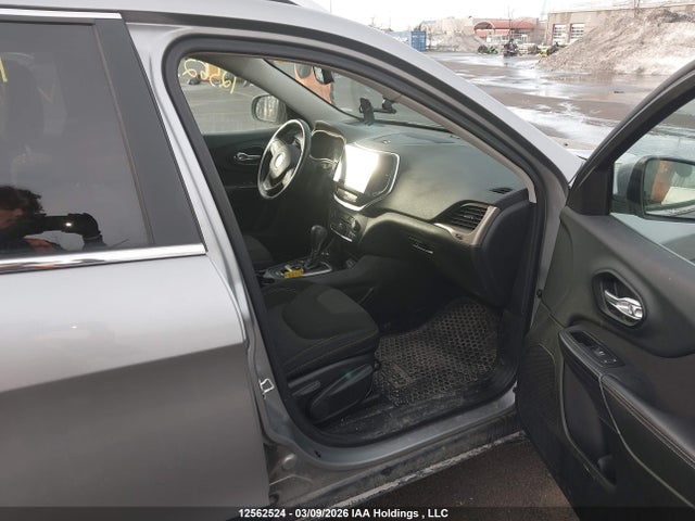 12562524 :رقم المزاد ، 1C4PJMCS7FW765423 vin ، 2015 Jeep Cherokee Latitude مزاد بيع