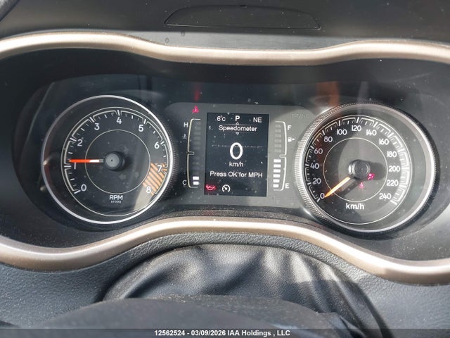 12562524 :رقم المزاد ، 1C4PJMCS7FW765423 vin ، 2015 Jeep Cherokee Latitude مزاد بيع