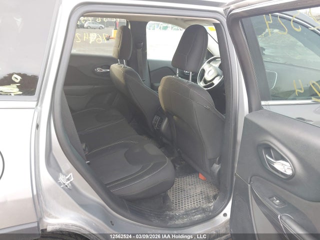 12562524 :رقم المزاد ، 1C4PJMCS7FW765423 vin ، 2015 Jeep Cherokee Latitude مزاد بيع