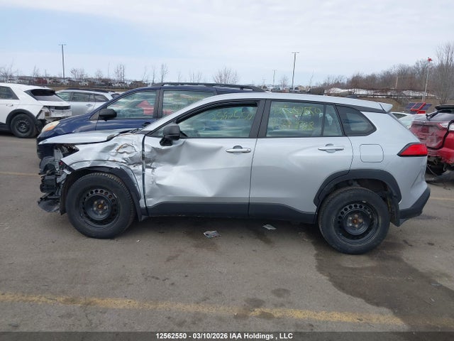 2022 Toyota Corolla Cross მანქანა იყიდება აუქციონზე, vin: 7MUAAABG7NV002968, აუქციონის ნომერი: 12562550