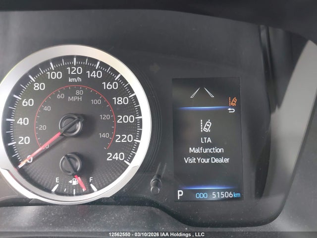 2022 Toyota Corolla Cross მანქანა იყიდება აუქციონზე, vin: 7MUAAABG7NV002968, აუქციონის ნომერი: 12562550