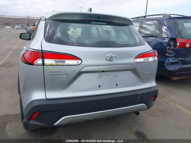 2022 Toyota Corolla Cross მანქანა იყიდება აუქციონზე, vin: 7MUAAABG7NV002968, აუქციონის ნომერი: 12562550