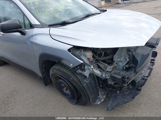 2022 Toyota Corolla Cross მანქანა იყიდება აუქციონზე, vin: 7MUAAABG7NV002968, აუქციონის ნომერი: 12562550