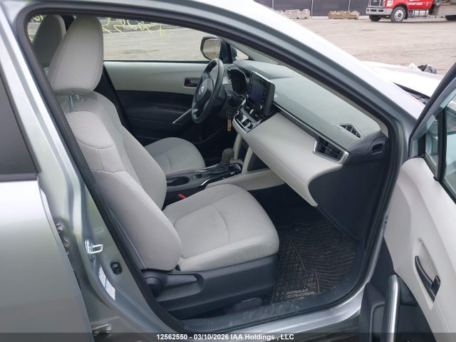 2022 Toyota Corolla Cross მანქანა იყიდება აუქციონზე, vin: 7MUAAABG7NV002968, აუქციონის ნომერი: 12562550