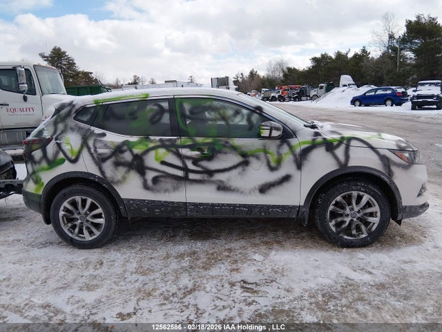 JN1BJ1AW1MW450972 Nissan Qashqai S