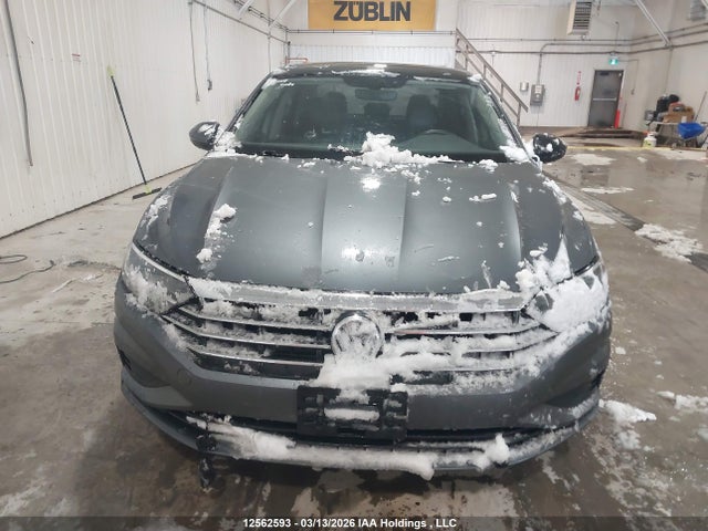12562593 :رقم المزاد ، 3VWE57BU1MM064046 vin ، 2021 Volkswagen Jetta Highline مزاد بيع