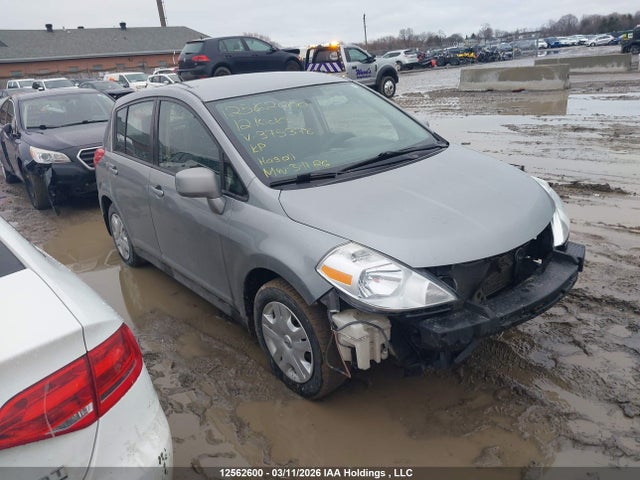12562600 :رقم المزاد ، 3N1BC1CP2CL375378 vin ، 2012 Nissan Versa 1.8 S مزاد بيع