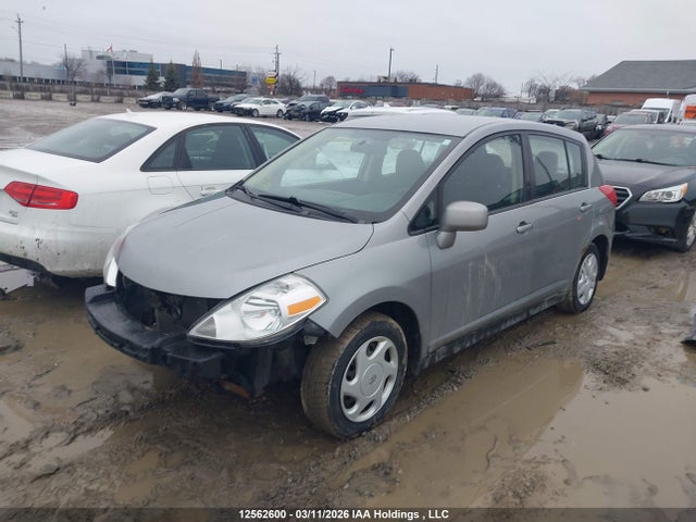12562600 :رقم المزاد ، 3N1BC1CP2CL375378 vin ، 2012 Nissan Versa 1.8 S مزاد بيع