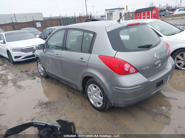12562600 :رقم المزاد ، 3N1BC1CP2CL375378 vin ، 2012 Nissan Versa 1.8 S مزاد بيع