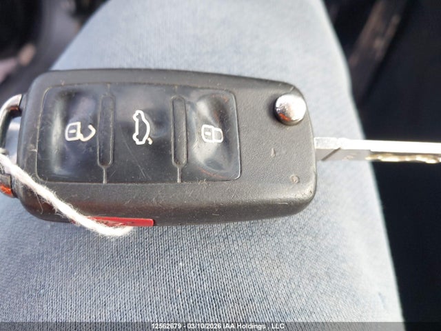 12562679 :رقم المزاد ، 3VWLL7AJ8BM107475 vin ، 2011 Volkswagen Jetta 2.0 Tdi Highline مزاد بيع