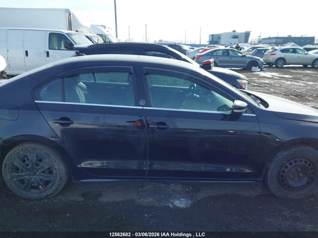 3VWB67AJ2HM395702 Volkswagen Jetta Wolfsburg Edition