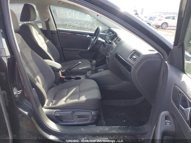 3VWB67AJ2HM395702 Volkswagen Jetta Wolfsburg Edition