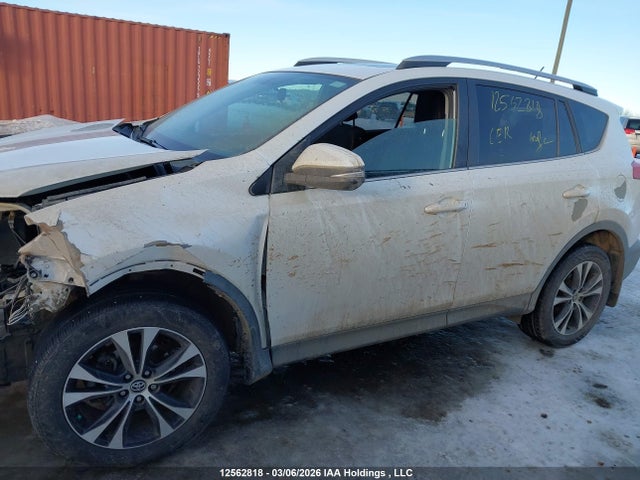 12562818 :رقم المزاد ، 2T3RFREV1FW287738 vin ، 2015 Toyota Rav4 Xle مزاد بيع