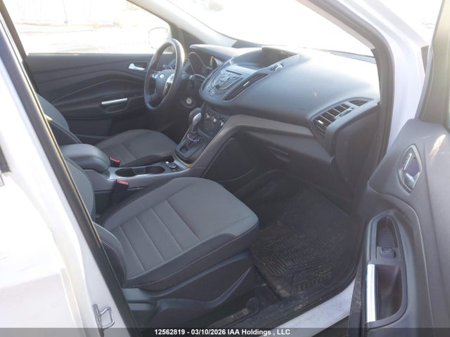 1FMCU9GX8GUA33724 Ford ESCAPE SE