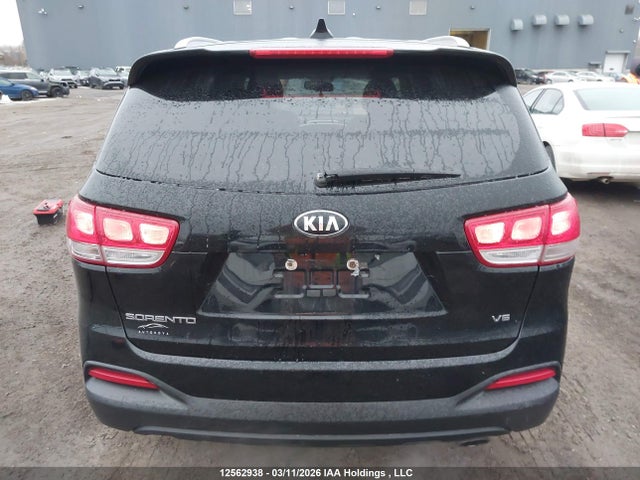 12562938 :رقم المزاد ، 5XYPGDA59JG352517 vin ، 2018 Kia Sorento Lx/l مزاد بيع