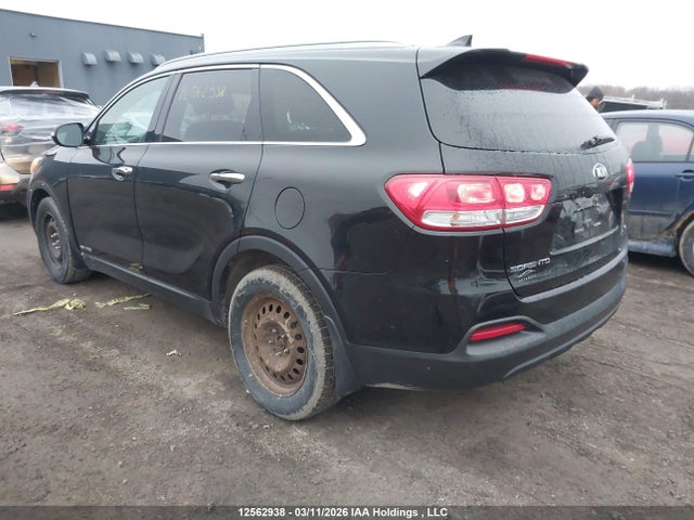 12562938 :رقم المزاد ، 5XYPGDA59JG352517 vin ، 2018 Kia Sorento Lx/l مزاد بيع