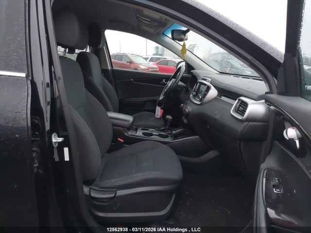 12562938 :رقم المزاد ، 5XYPGDA59JG352517 vin ، 2018 Kia Sorento Lx/l مزاد بيع