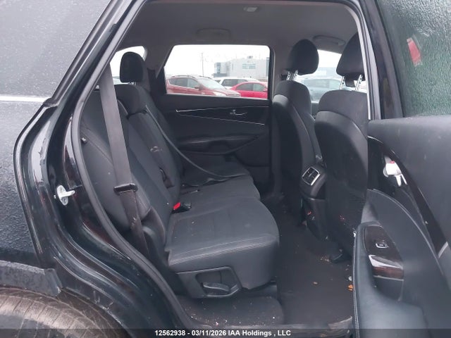 12562938 :رقم المزاد ، 5XYPGDA59JG352517 vin ، 2018 Kia Sorento Lx/l مزاد بيع