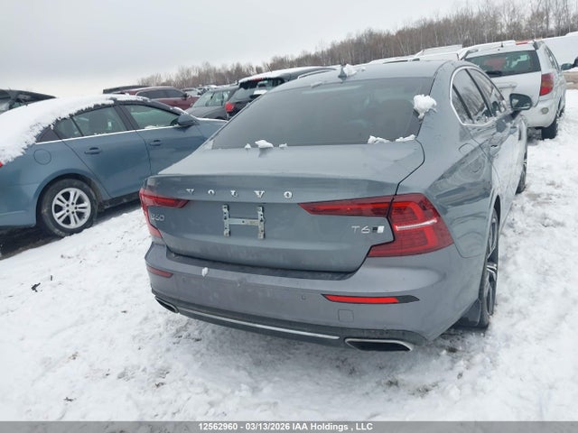 7JRA22TL6MG094853 Volvo S60 T6 Inscription