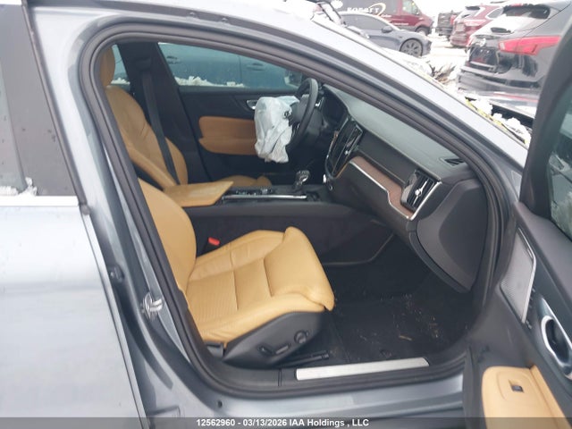 7JRA22TL6MG094853 Volvo S60 T6 Inscription