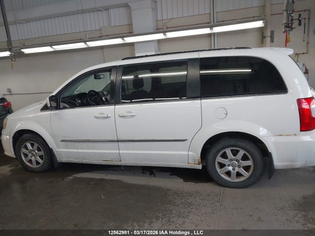 2011 Chrysler Town & Country მანქანა იყიდება აუქციონზე, vin: 2A4RR5DG5BR671149, აუქციონის ნომერი: 12562981